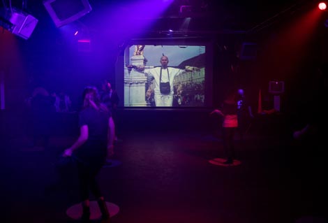 Robert Franciszty, Antikorona hepening ili „Ako ne mogu plesati, ne želim biti dio vaše revolucije“, Močvara, 9. siječnja 2021., foto: Joža, subsite.hr