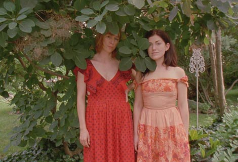 Penelope Hearne i Selma Banich u filmu Creature Companion, red. Melika Bass, 2018.