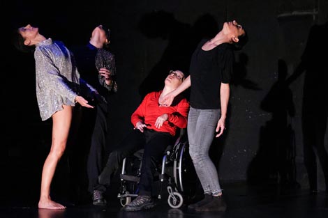 Plesna grupa Magija (Rijeka), Divert inkluzivni plesni kolektiv (Zagreb), Kolaborativna izvedbena platforma – KIP (Split): Druga koža, treće žene, autorice Iva Nerina Sibila i Gordana Svetopetrić, foto: Anto Magzan