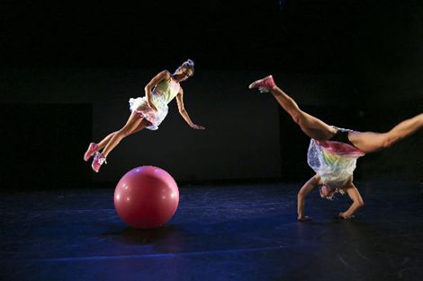 Zagrebački plesni ansambl: E = mc², kor. Zrinka Lukčec, foto: Maja Kljaić