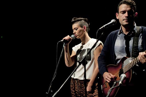 dance_lab collective, 21:21 i Kultura promjene SC-a – Muzički salon: b (kao znak za snizilicu), autori: Petra Hrašćanec i Nenad Sinkauz