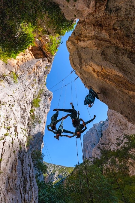 <em>Ljuska</em>, umjetničko vodstvo i koreografkinje Julie Taffe i Marija Šćekić, autor fotografije Marko Lorenzo Blaslov