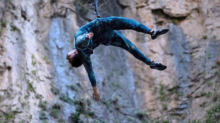 <em>Ljuska</em>, umjetničko vodstvo i koreografkinje Julie Taffe i Marija Šćekić, autor fotografije Marko Lorenzo Blaslov