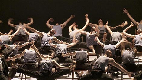 Scena iz filma Mr. Gaga: A True Story of Love and Dance, red. Tomer Heymann