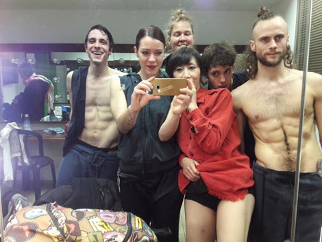 Nika Lilek nakon probe s kolegama iz Kibbutz Contemporary Dance Company