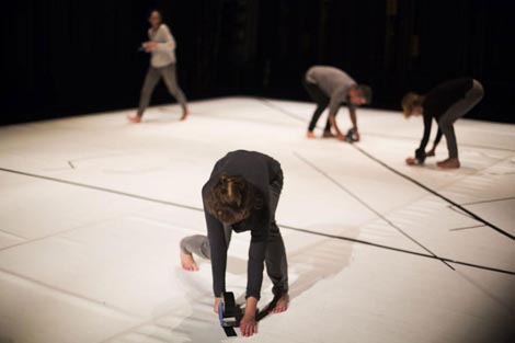 Male forme Studija za suvremeni ples i Kulturni centar Travno: non.sense, kor. Eni Vesović, foto: Pavel Posavec