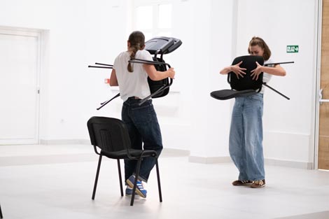 U.O. Os: On words, chairs and everything you might read into, kor. Matea Bilosnić, foto: Adrijana Vidić