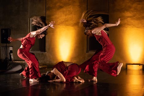 Zadarski plesni ansambl: Pjesma protiv žena, red. i kor. Sanja Petrovski, foto: © Bojan Bogdanić