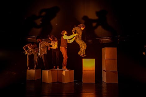Palestinski cirkus: Sarab / Fatamorgana, red. Mohammad Abu Taleb, foto: Josip Bolonić, Cirkobalkana 