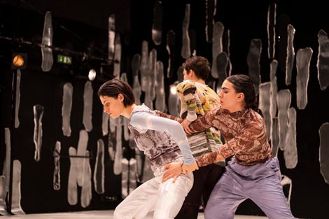 Umjetnička organizacija ON/A, Zagreb: Selfiemorphia, kor. Marin Lemić