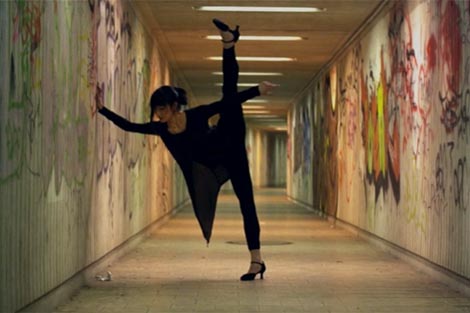 Thing with Feathers, red. Rain Kencana