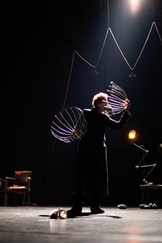 Etienne Saglio, Le Soir des Monstres (Večer čudovišta), foto: Tea Gabud